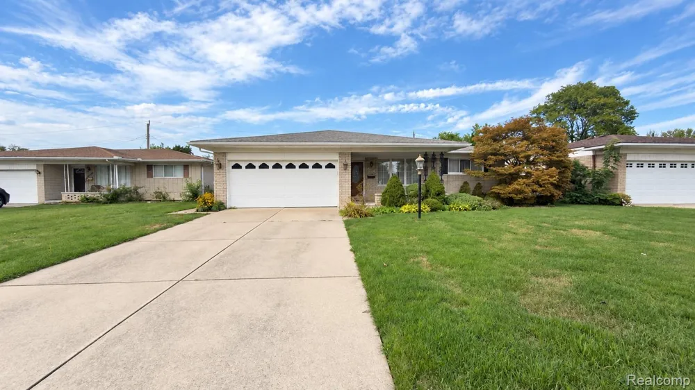 33439 Elgin Court Sterling Heights City, MI 48310