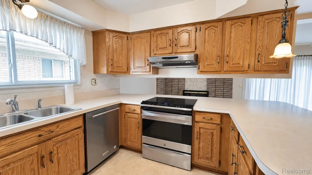33439 Elgin Court Sterling Heights City, MI 48310