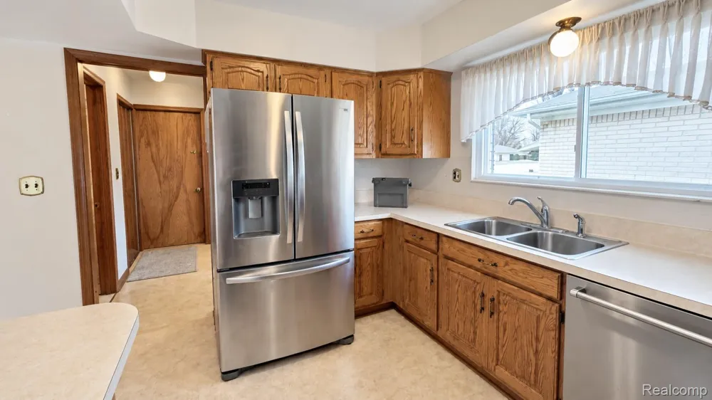 33439 Elgin Court Sterling Heights City, MI 48310