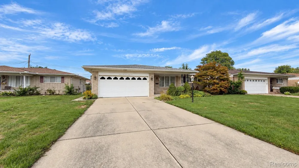 33439 Elgin Court Sterling Heights City, MI 48310