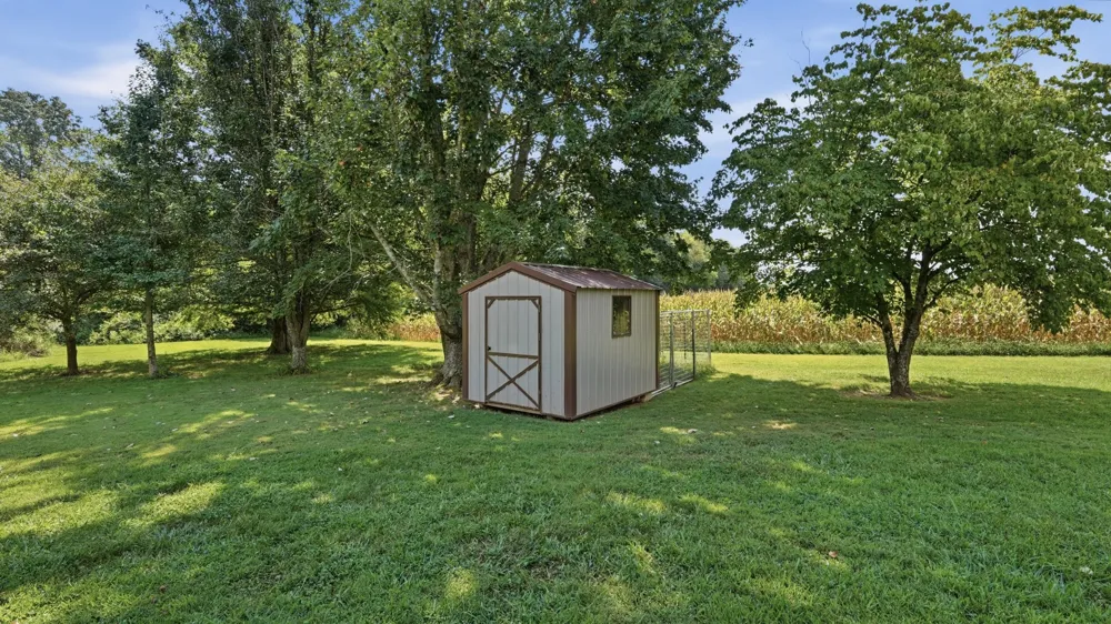 81 Oliver Ln Pelham, TN 37366