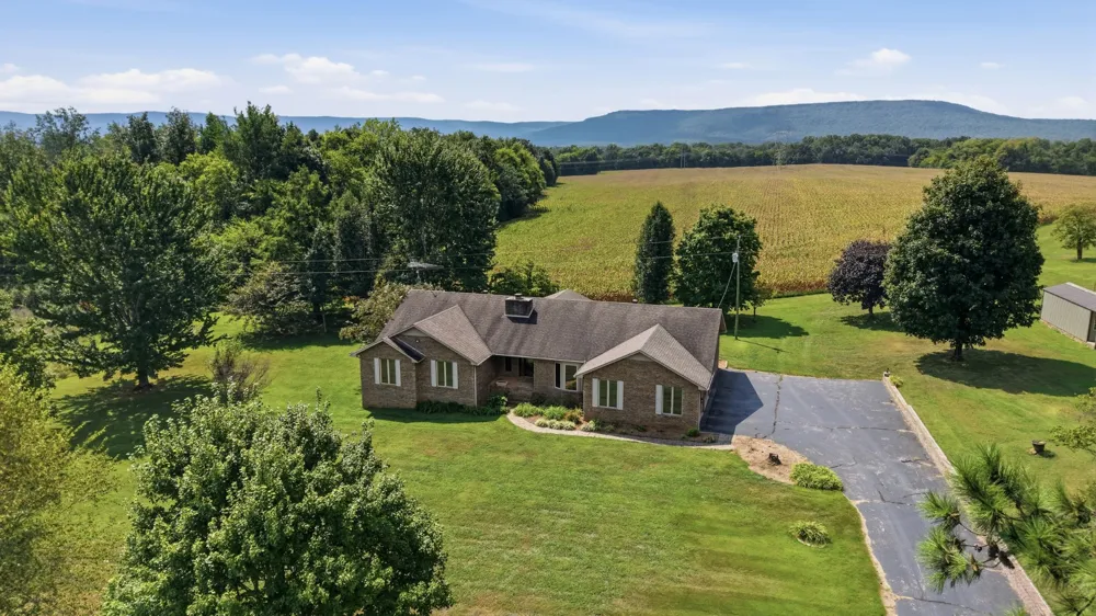 81 Oliver Ln Pelham, TN 37366