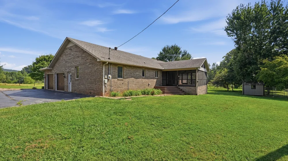 81 Oliver Ln Pelham, TN 37366