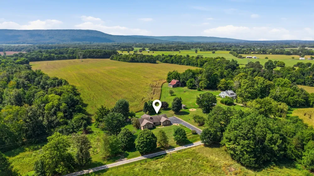 81 Oliver Ln Pelham, TN 37366