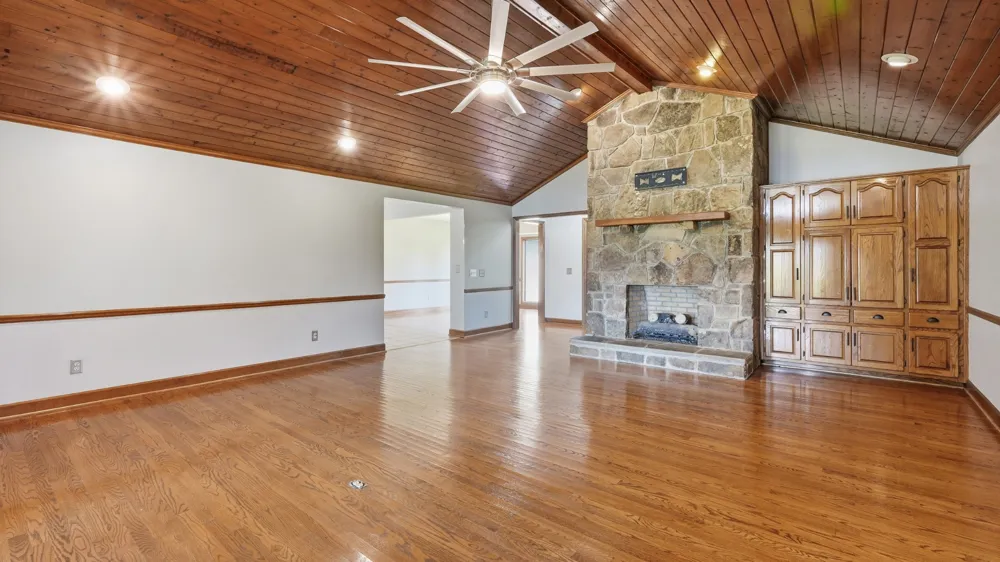 81 Oliver Ln Pelham, TN 37366