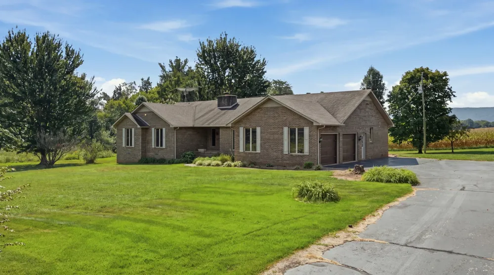 81 Oliver Ln Pelham, TN 37366