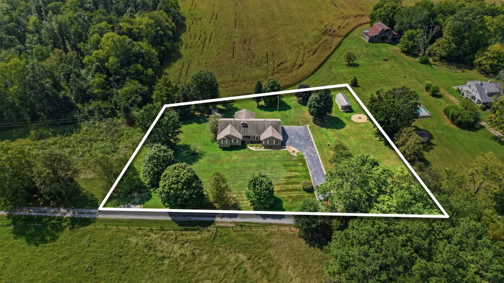 81 Oliver Ln Pelham, TN 37366