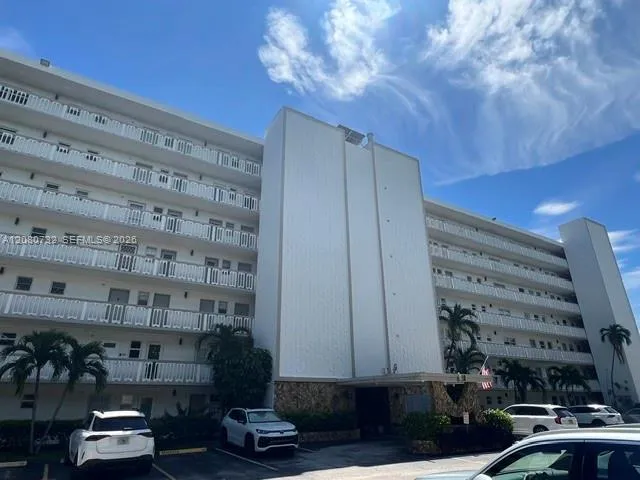 1000 NE 12th Ave #103 Hallandale Beach, FL 33009