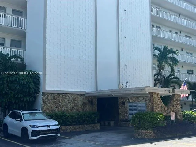 1000 NE 12th Ave #103 Hallandale Beach, FL 33009