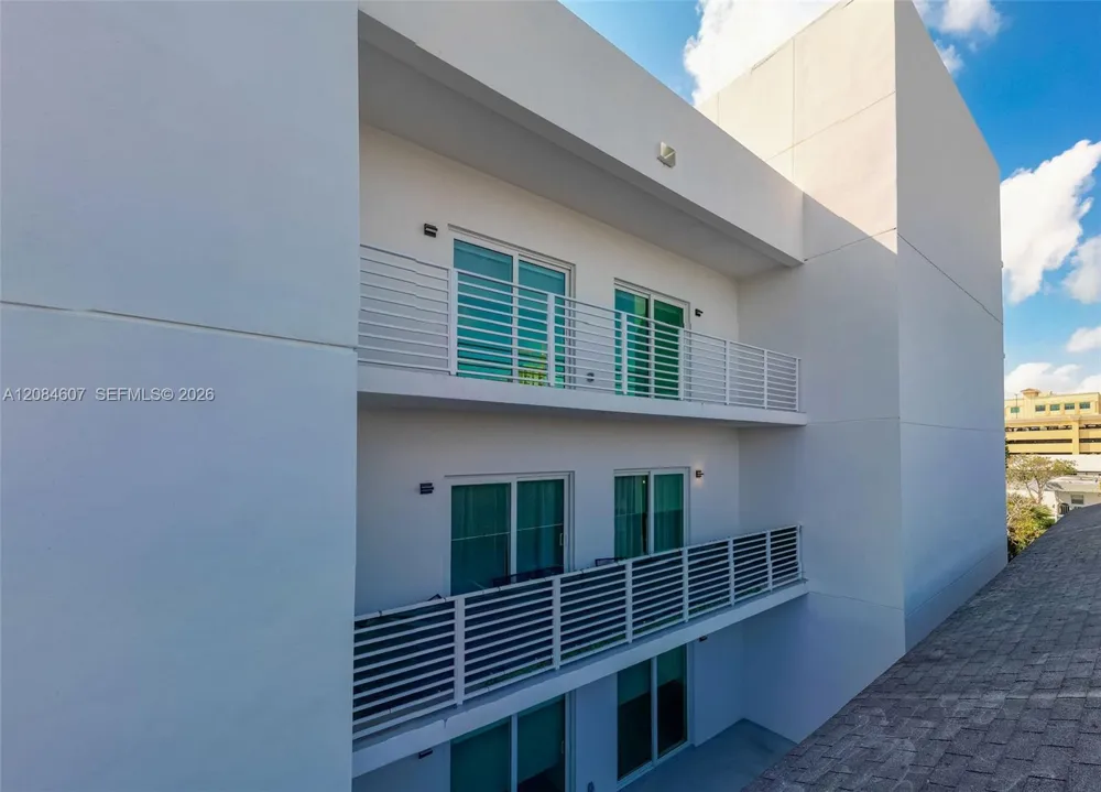 1938 Jackson St #306 Hollywood, FL 33020