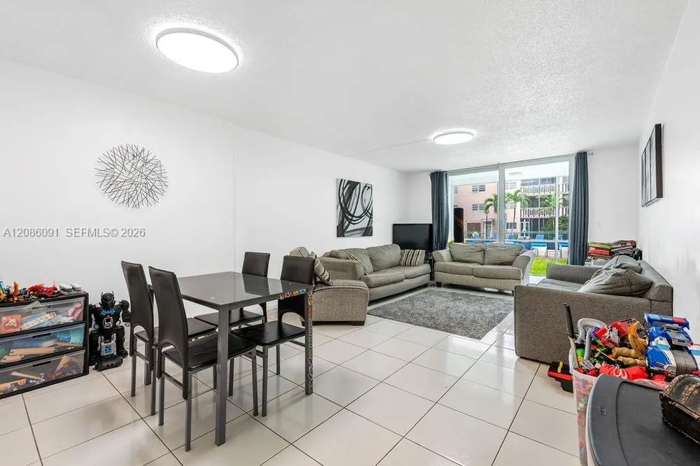 319 NE 14th Ave #106 Hallandale Beach, FL 33009