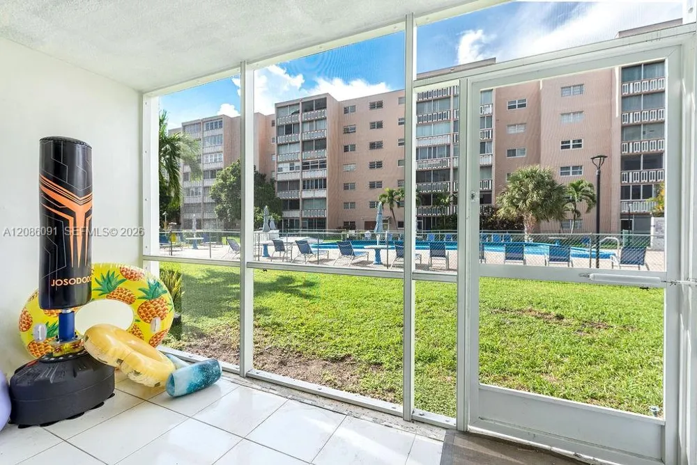 319 NE 14th Ave #106 Hallandale Beach, FL 33009