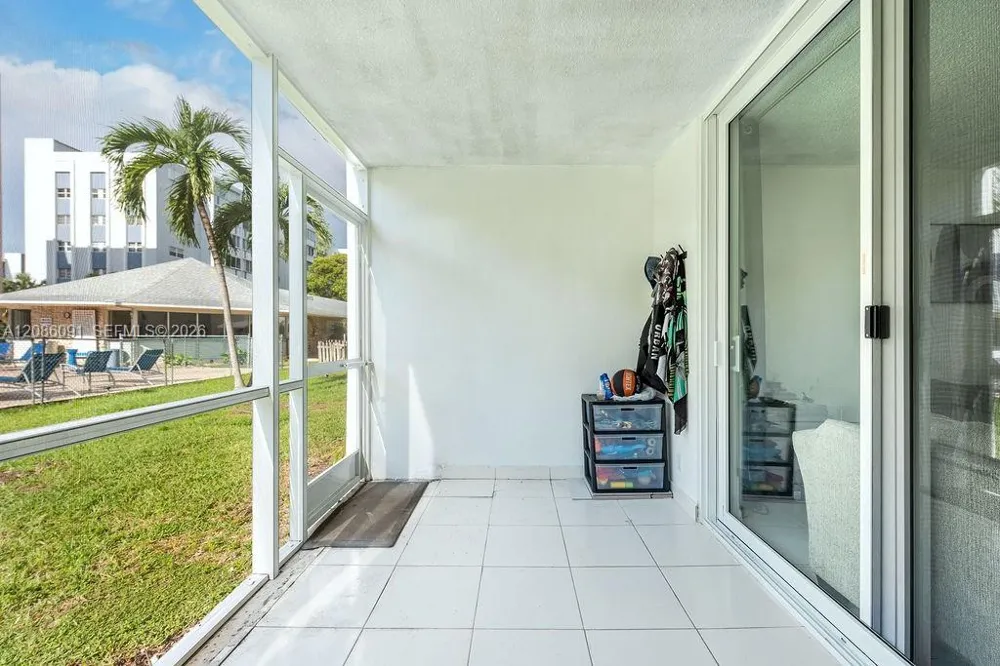 319 NE 14th Ave #106 Hallandale Beach, FL 33009