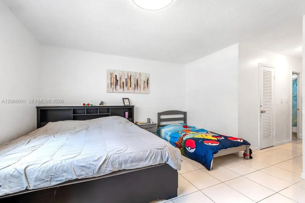 319 NE 14th Ave #106 Hallandale Beach, FL 33009