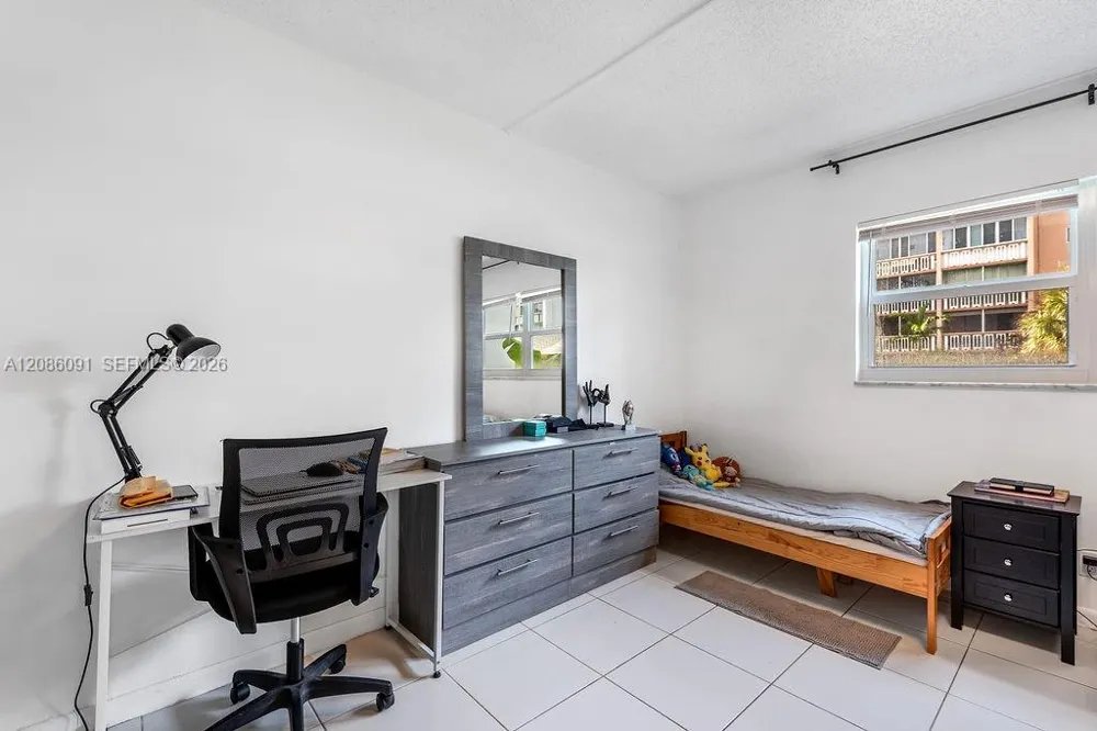 319 NE 14th Ave #106 Hallandale Beach, FL 33009