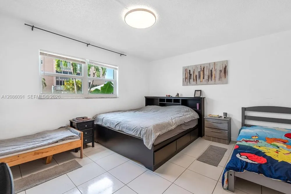 319 NE 14th Ave #106 Hallandale Beach, FL 33009