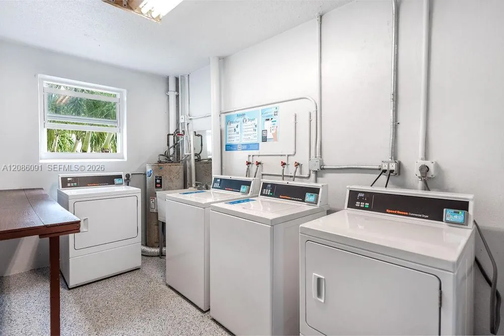 319 NE 14th Ave #106 Hallandale Beach, FL 33009