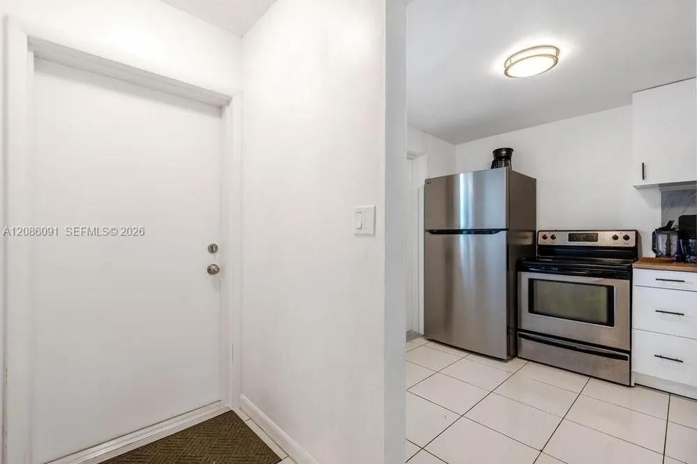 319 NE 14th Ave #106 Hallandale Beach, FL 33009
