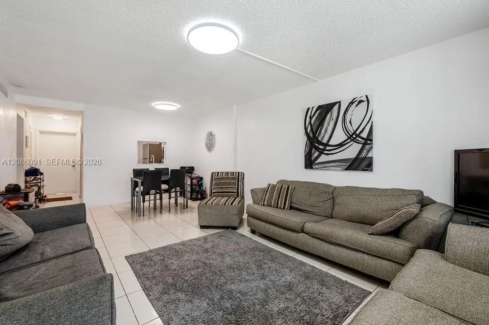319 NE 14th Ave #106 Hallandale Beach, FL 33009