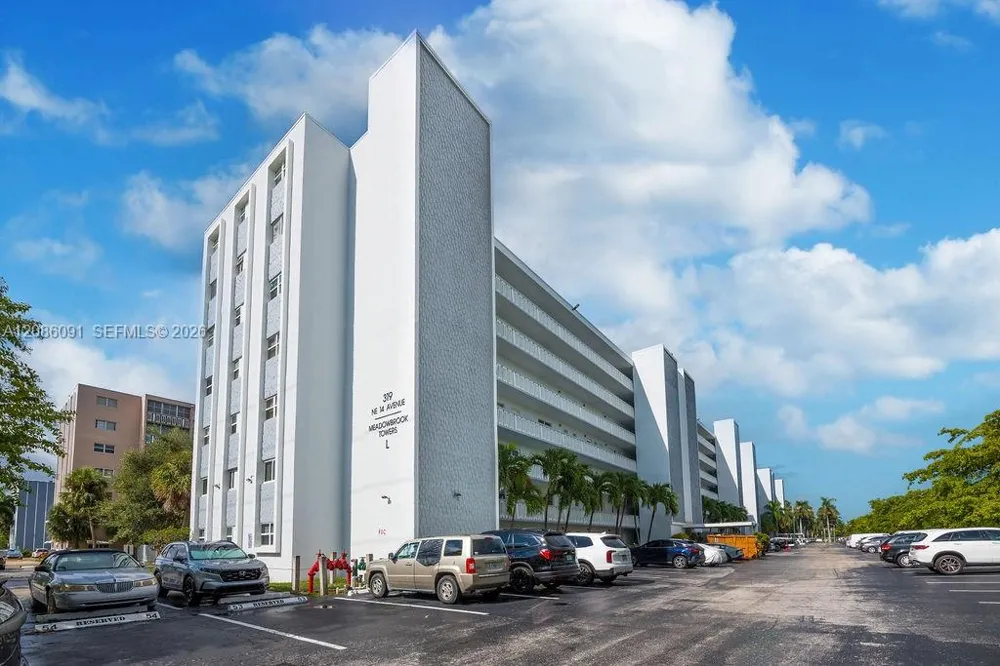 319 NE 14th Ave #106 Hallandale Beach, FL 33009