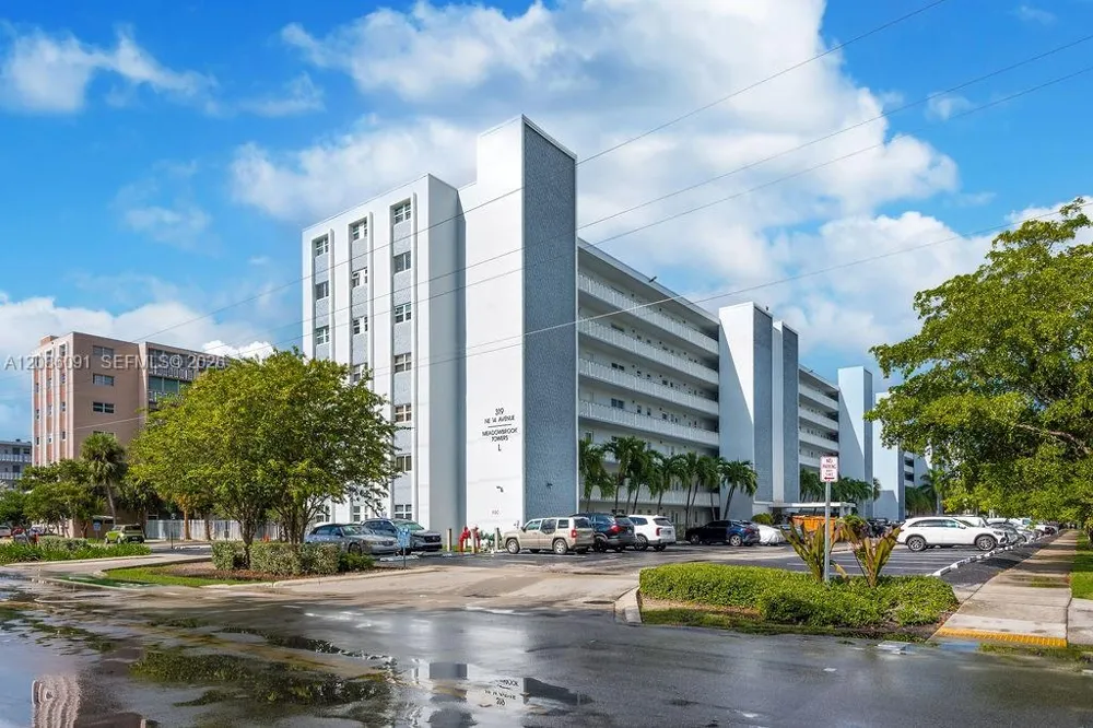 319 NE 14th Ave #106 Hallandale Beach, FL 33009