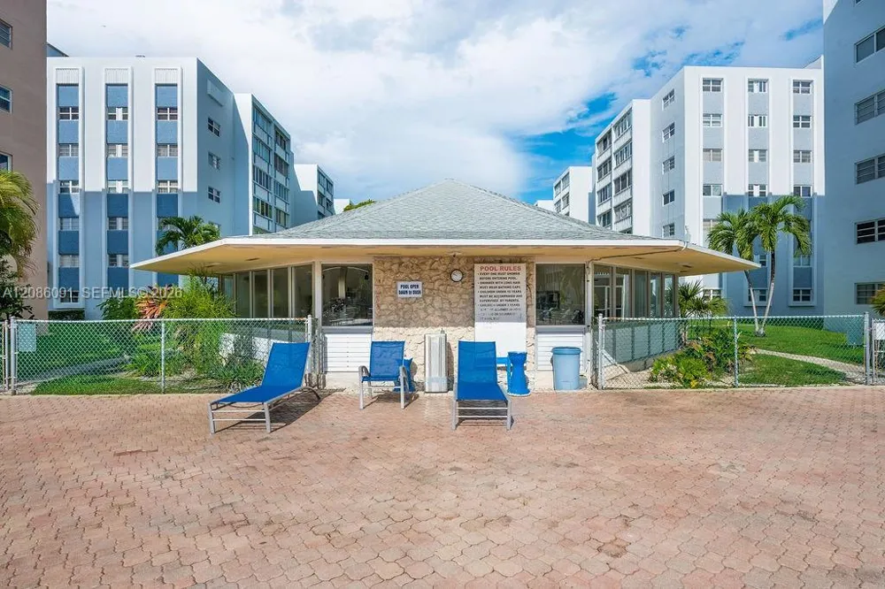 319 NE 14th Ave #106 Hallandale Beach, FL 33009