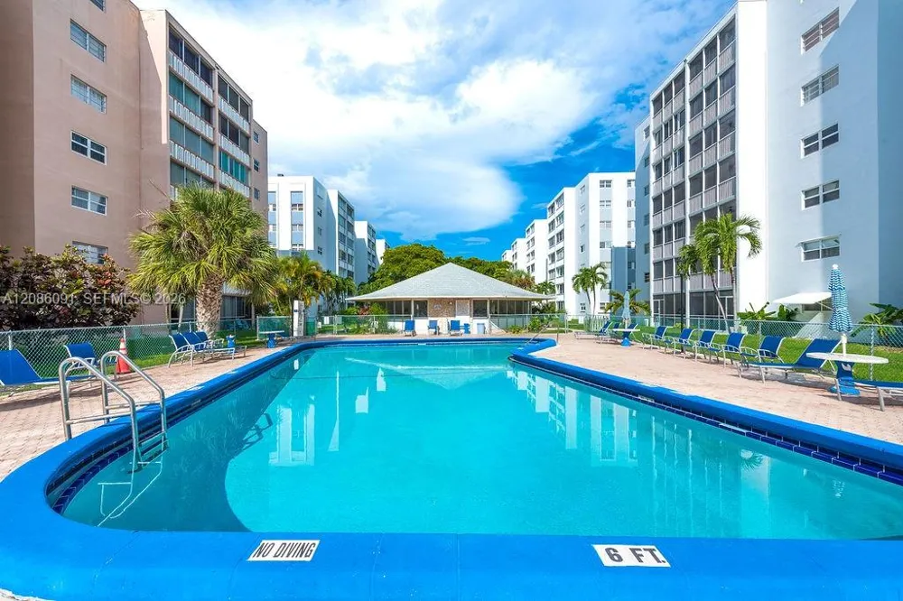 319 NE 14th Ave #106 Hallandale Beach, FL 33009
