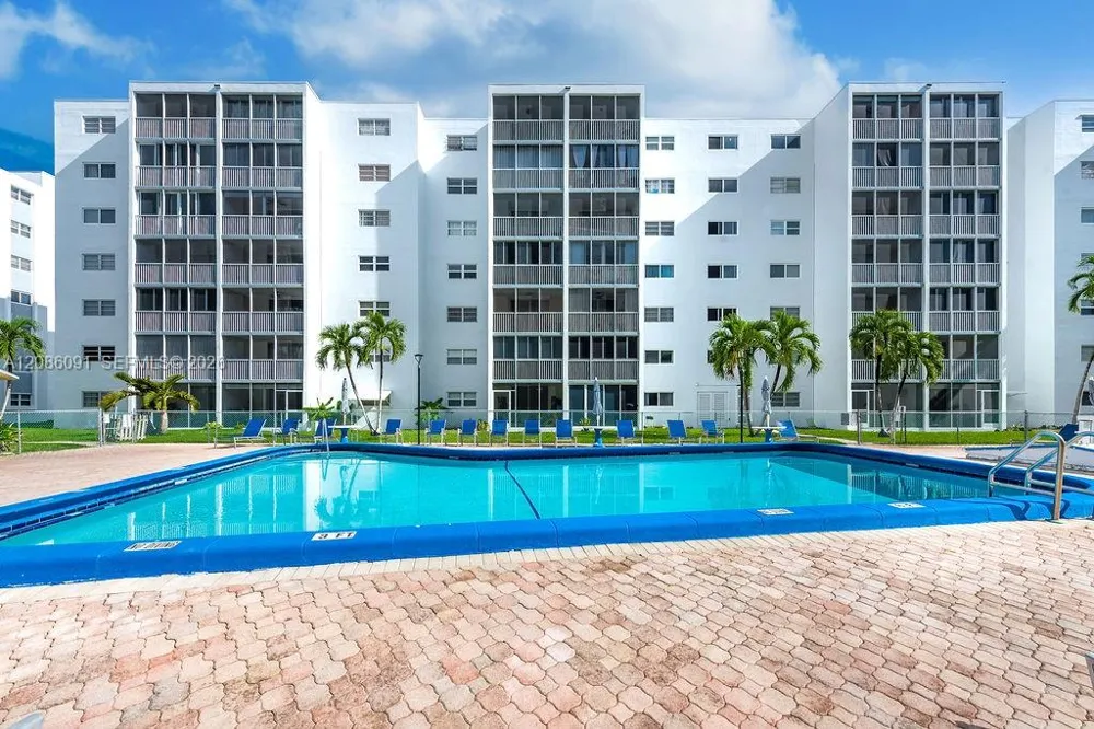 319 NE 14th Ave #106 Hallandale Beach, FL 33009