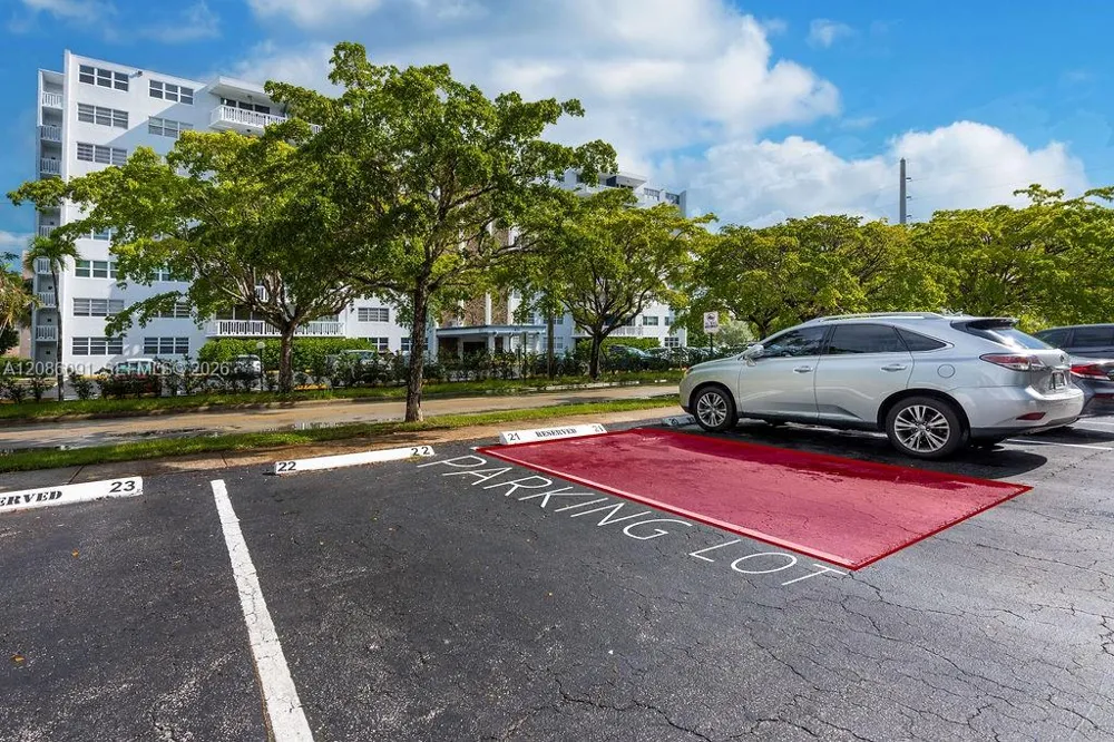 319 NE 14th Ave #106 Hallandale Beach, FL 33009