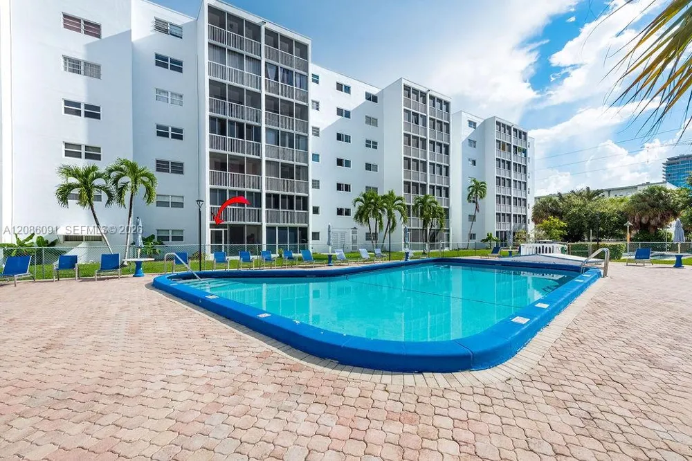 319 NE 14th Ave #106 Hallandale Beach, FL 33009