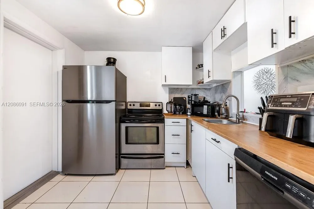 319 NE 14th Ave #106 Hallandale Beach, FL 33009