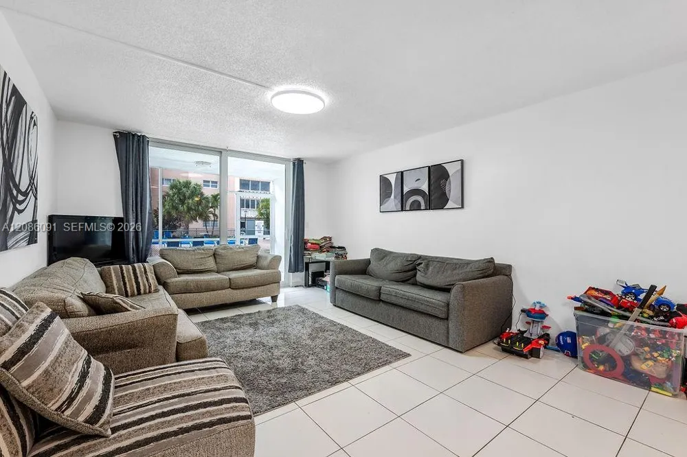 319 NE 14th Ave #106 Hallandale Beach, FL 33009