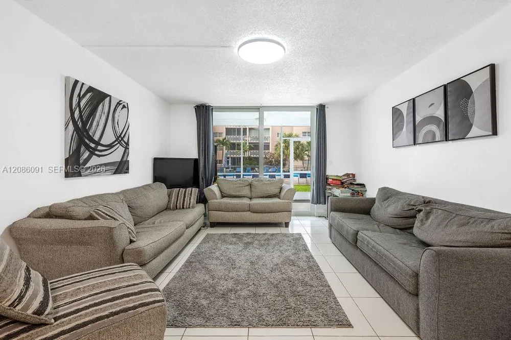 319 NE 14th Ave #106 Hallandale Beach, FL 33009