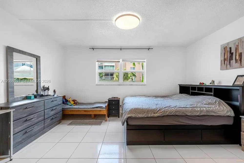 319 NE 14th Ave #106 Hallandale Beach, FL 33009