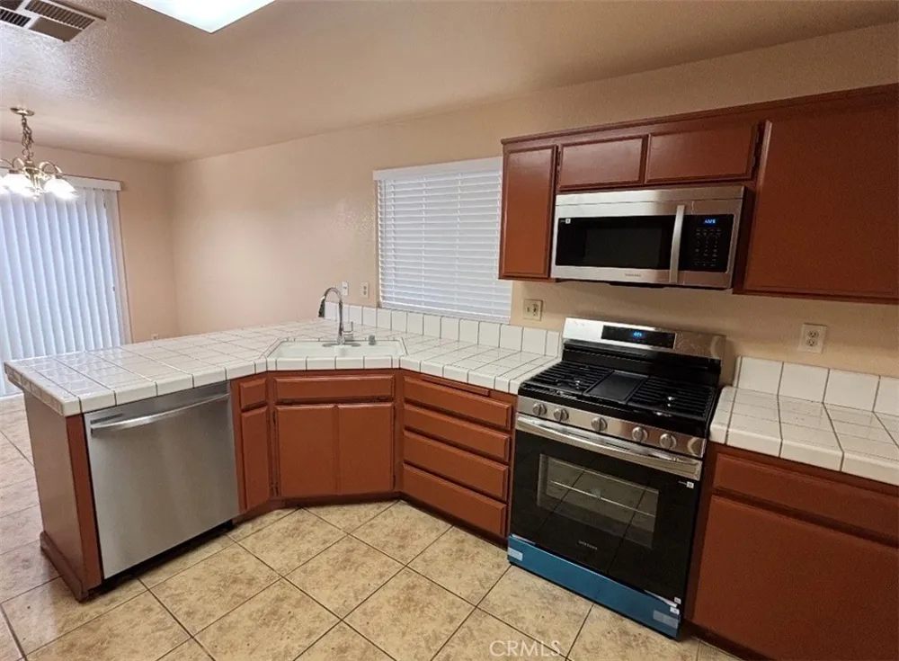 9609 Salinger Bakersfield, CA 93311