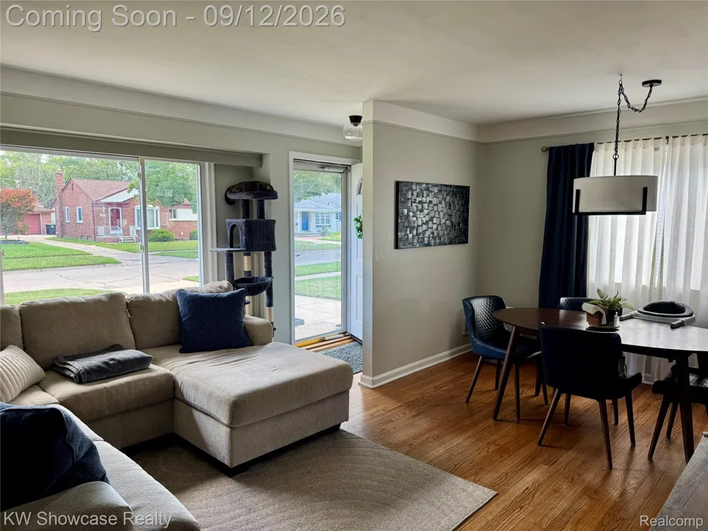 29896 Orangelawn Street Livonia City, MI 48150