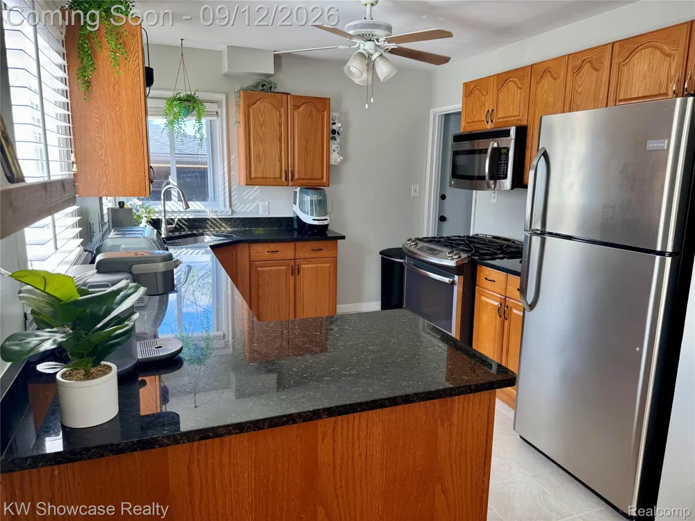 29896 Orangelawn Street Livonia City, MI 48150