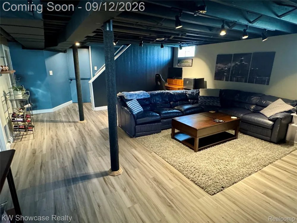 29896 Orangelawn Street Livonia City, MI 48150