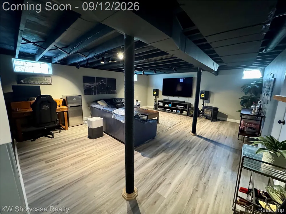 29896 Orangelawn Street Livonia City, MI 48150