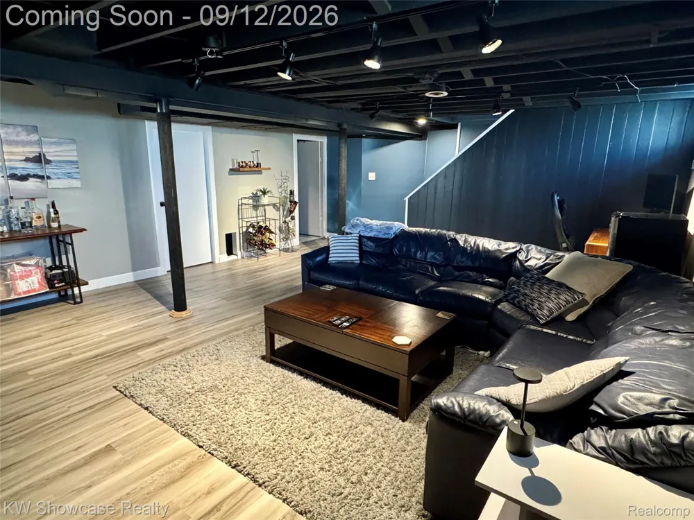 29896 Orangelawn Street Livonia City, MI 48150