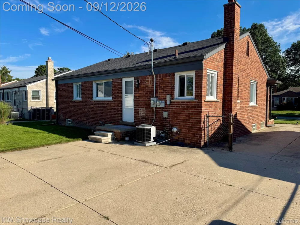 29896 Orangelawn Street Livonia City, MI 48150