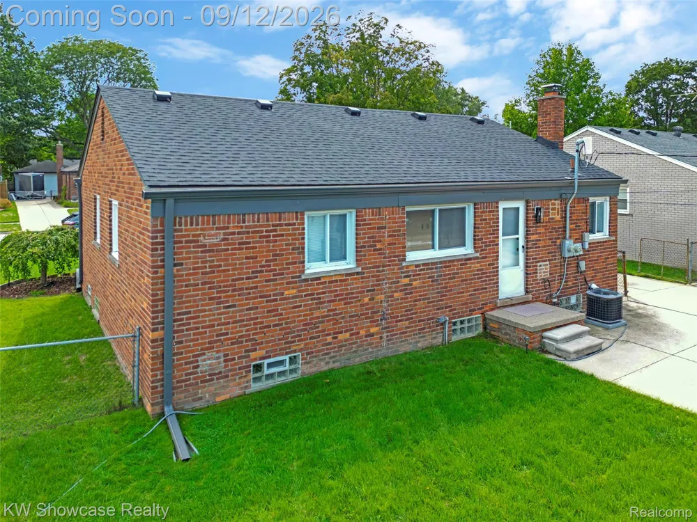 29896 Orangelawn Street Livonia City, MI 48150