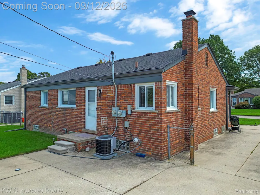29896 Orangelawn Street Livonia City, MI 48150