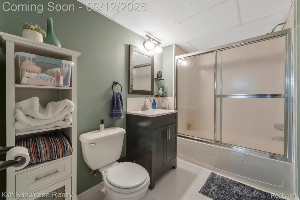 29896 Orangelawn Street Livonia City, MI 48150