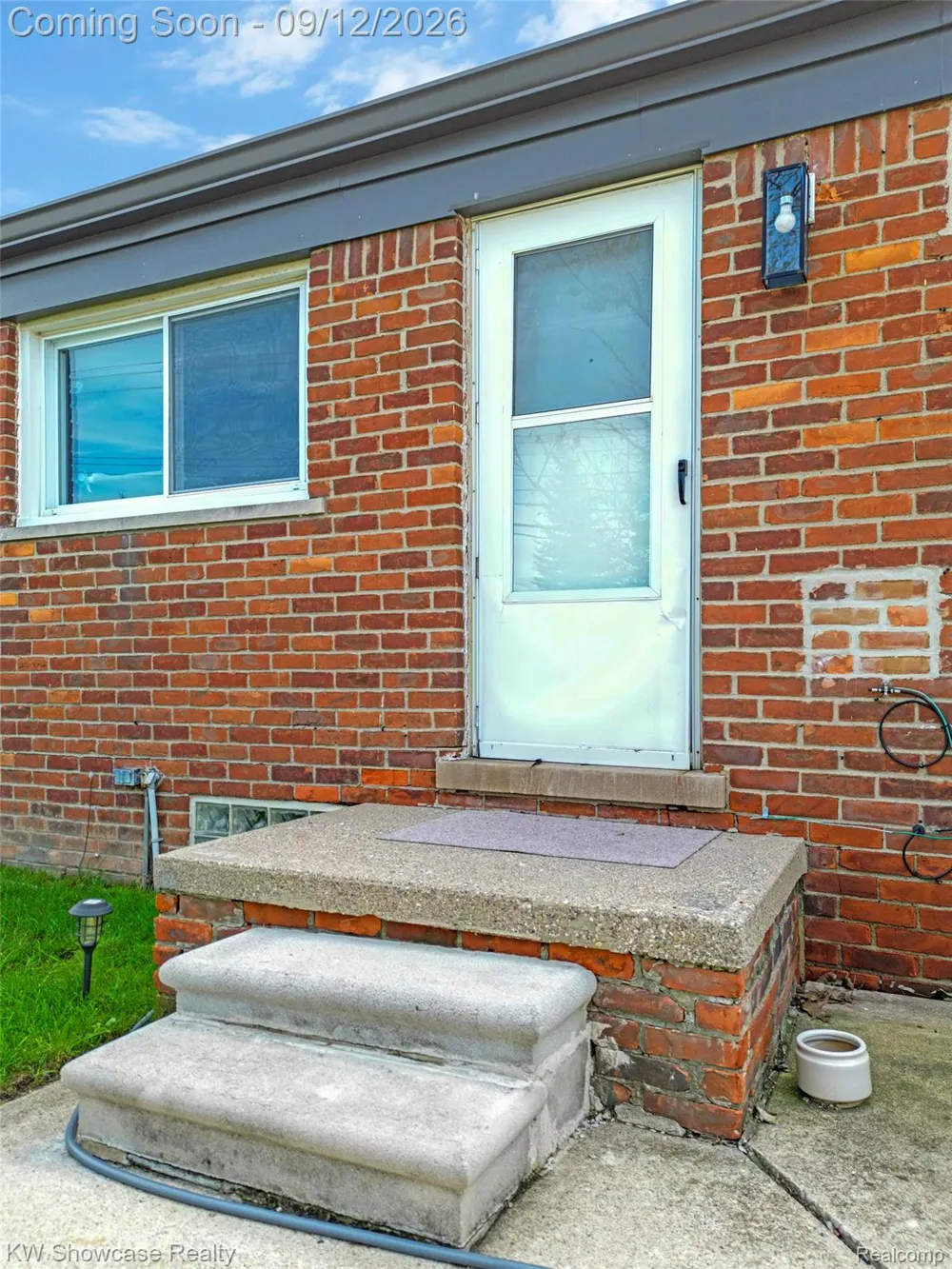 29896 Orangelawn Street Livonia City, MI 48150