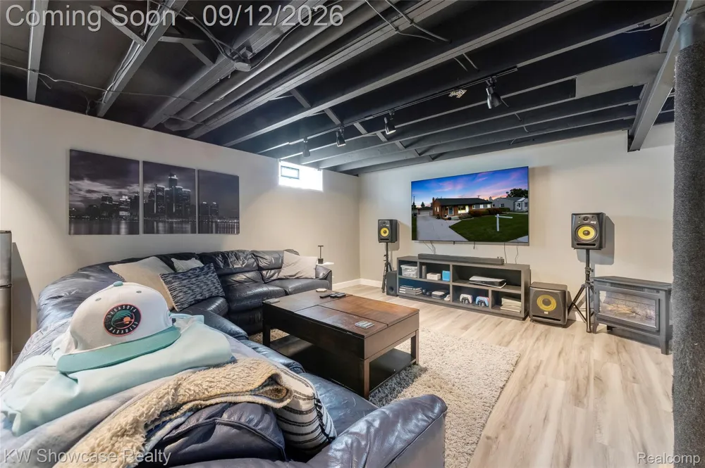 29896 Orangelawn Street Livonia City, MI 48150