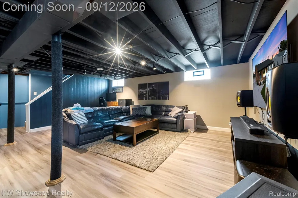 29896 Orangelawn Street Livonia City, MI 48150