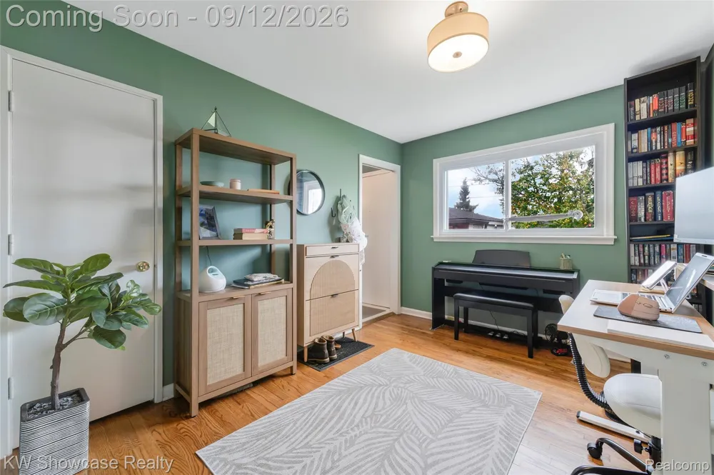 29896 Orangelawn Street Livonia City, MI 48150