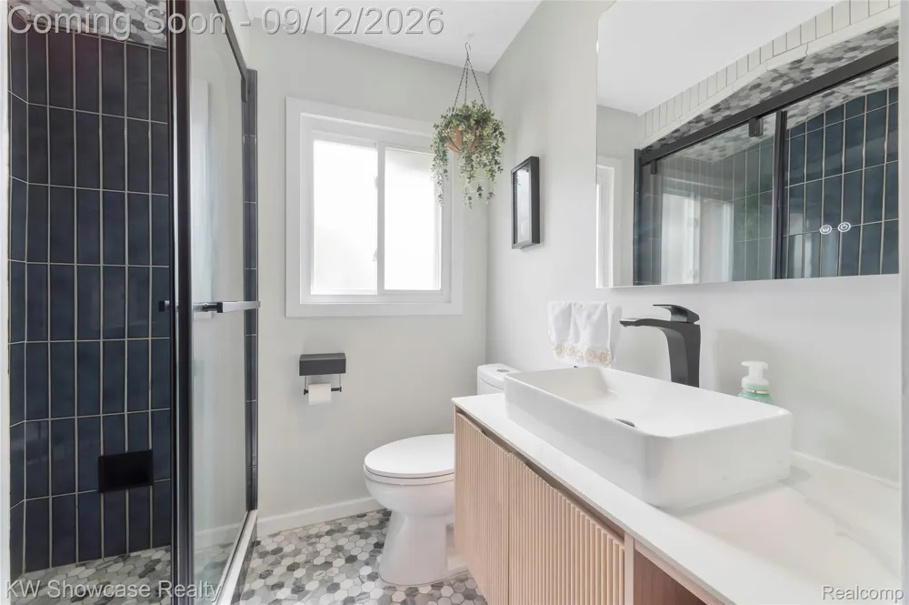 29896 Orangelawn Street Livonia City, MI 48150