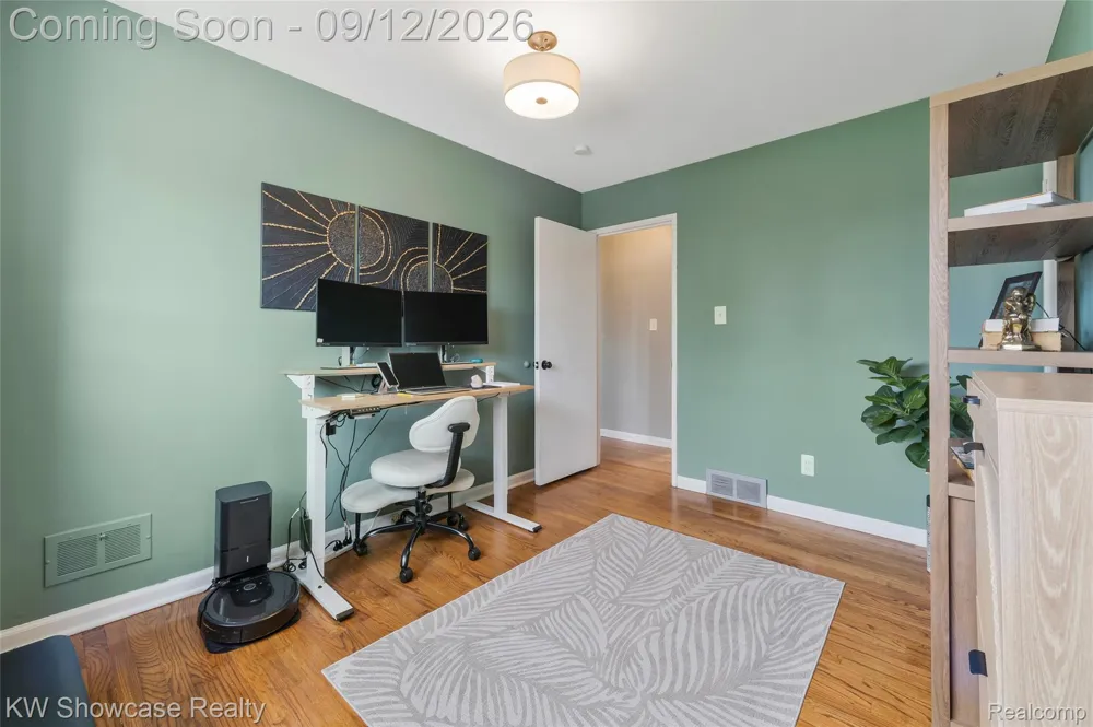 29896 Orangelawn Street Livonia City, MI 48150